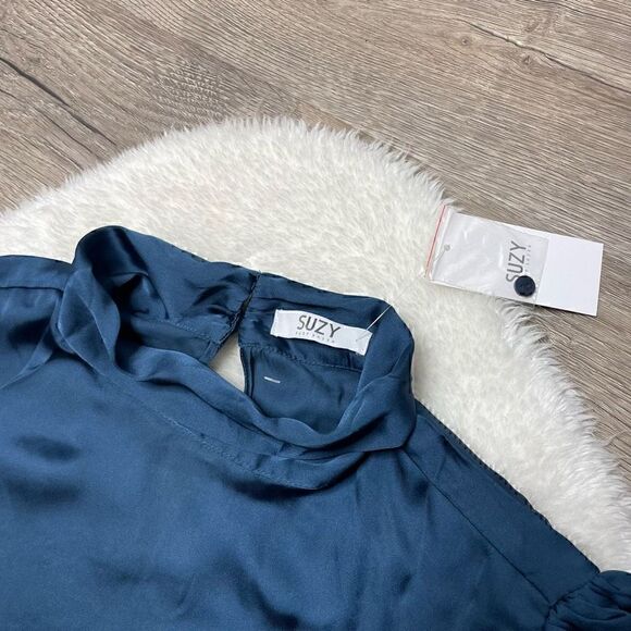 Suzy Shier Satin Top Blouse Long Balloon Sleeve Blue Womens Size Large NEW w Tag - Picture 5 of 12